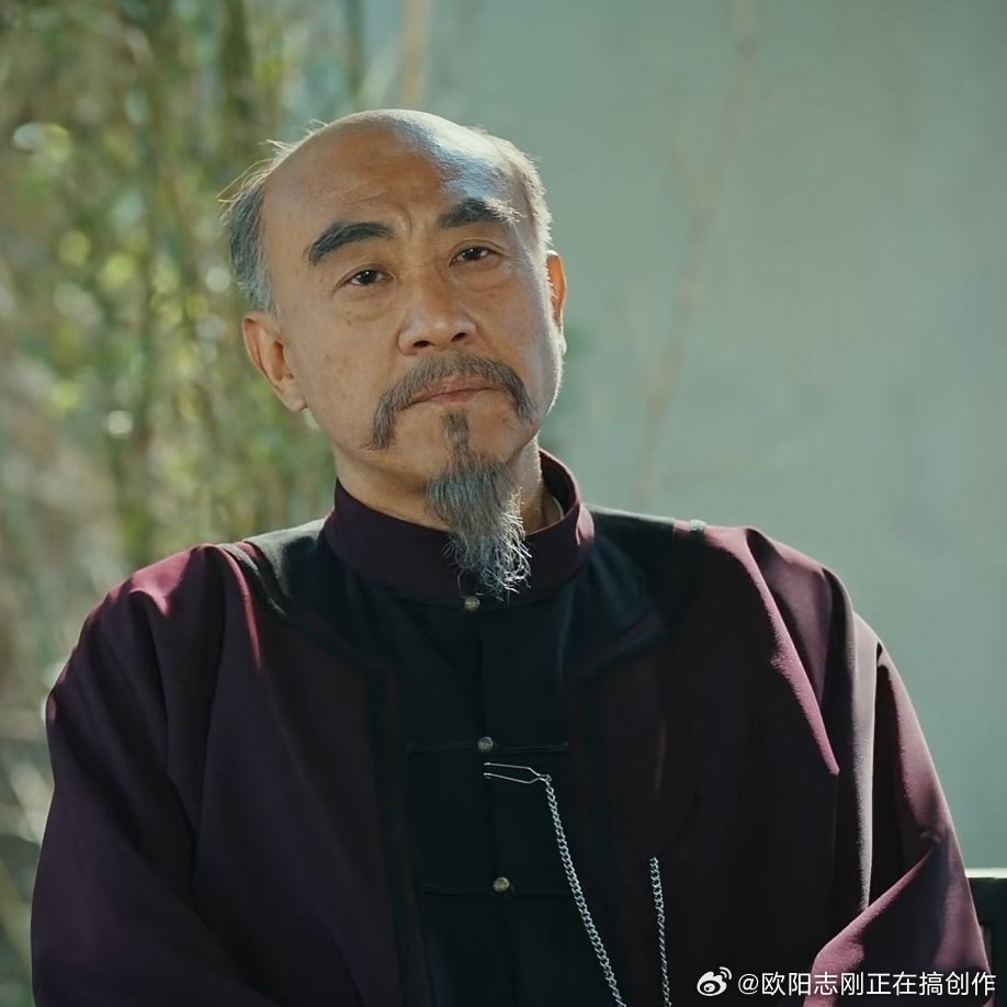 何冰这个造型感觉像郑榕了。 