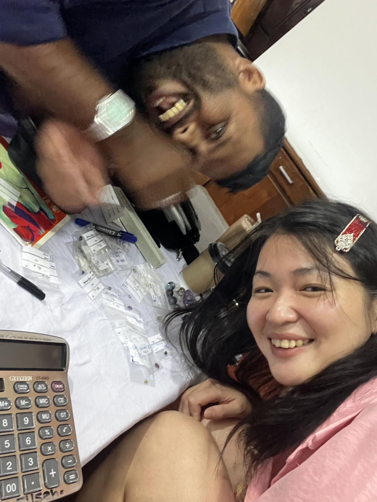 下雨天适合做生意..在斯里兰卡矿主家收宝石
来吧都是我的[奸笑]
各种蓝宝石沙弗