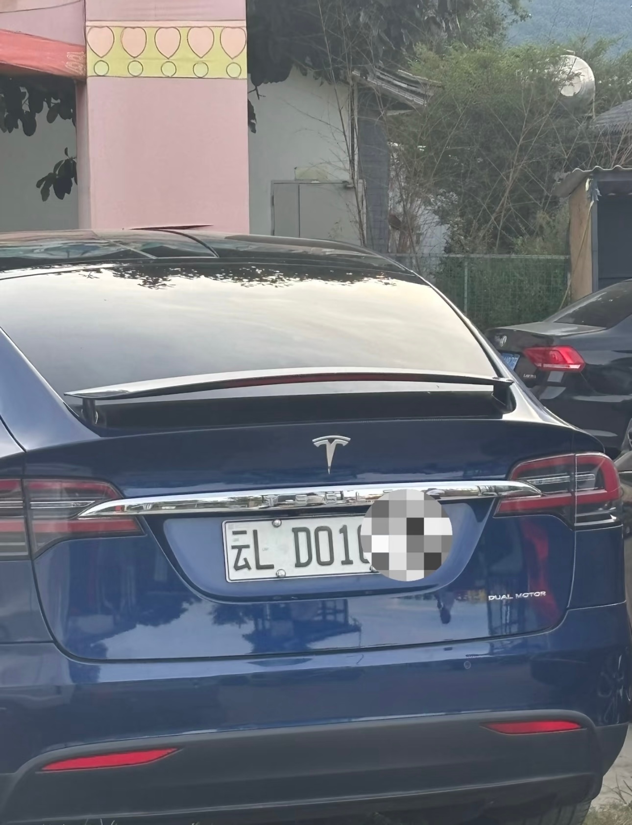 学到了，云南的太阳比较足可以把车牌晒掉色[doge]你们觉得白牌好看还是绿牌好看