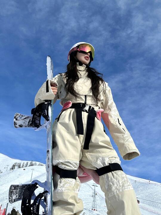 这一套冲雪谁懂啊！太绝了！