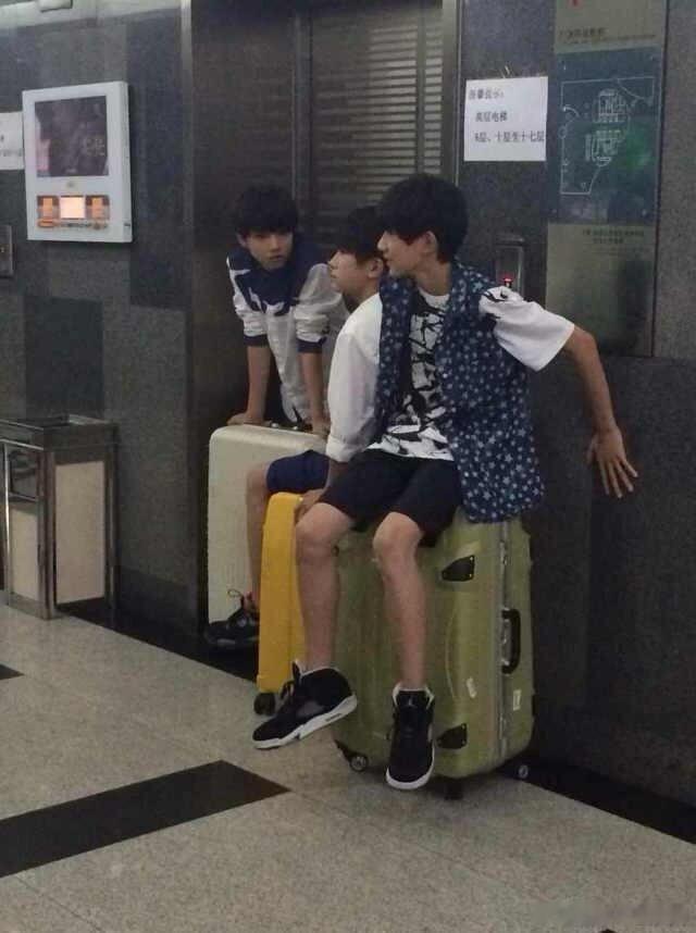 这给我干到哪一年去了？好可爱的三小只，心都要化了呜呜呜🥹TFBOYS｜王俊凯｜