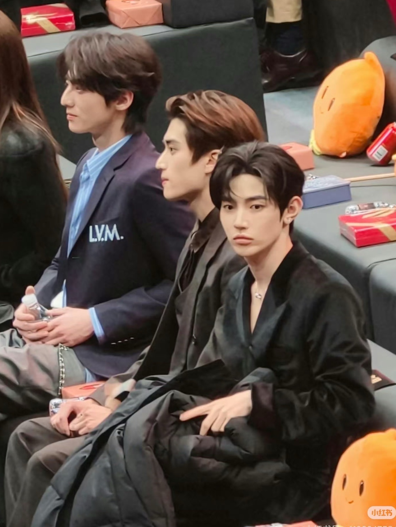 微博之夜内场章昊和张康乐坐在一起诶 