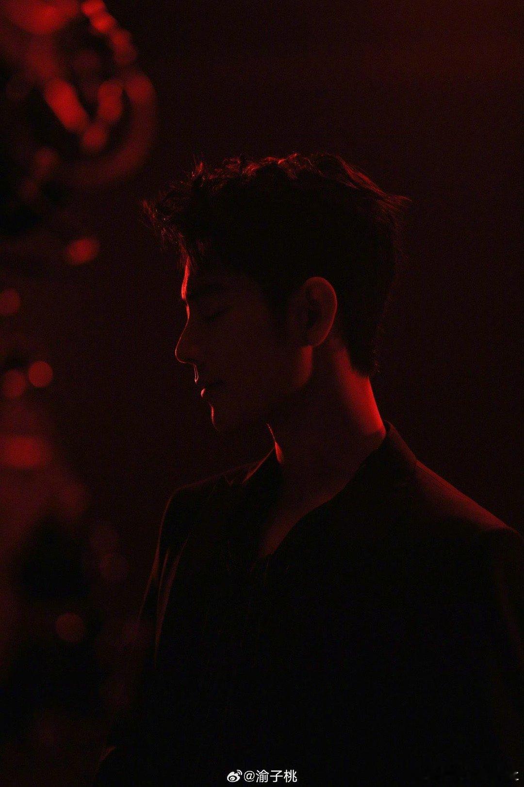 肖战好酷的一张脸啊～ 