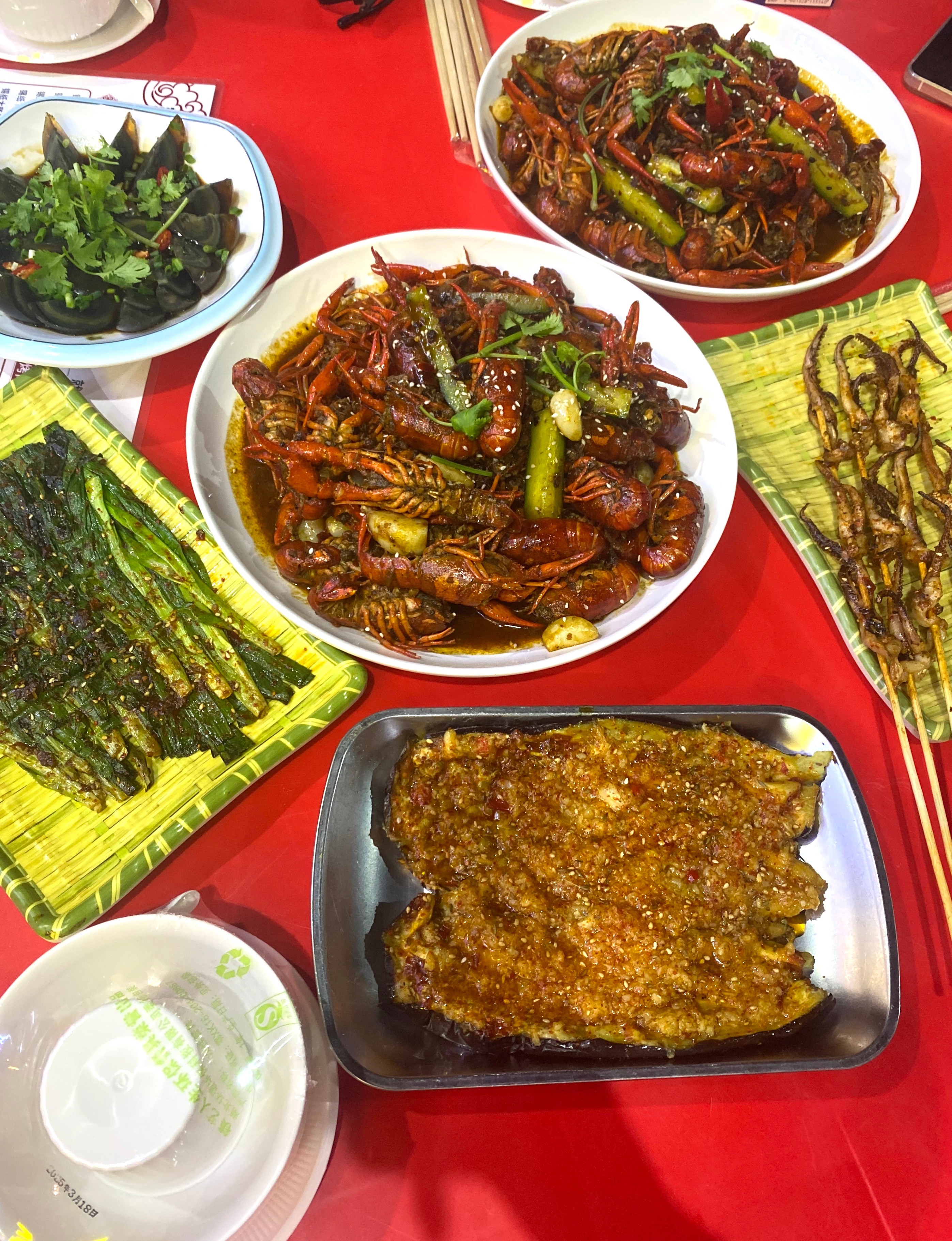 迪丽热巴  饿了嘛 饿了嘛 你们饿了嘛～～～已美美吃上 真是美味呀😋😋迪丽热