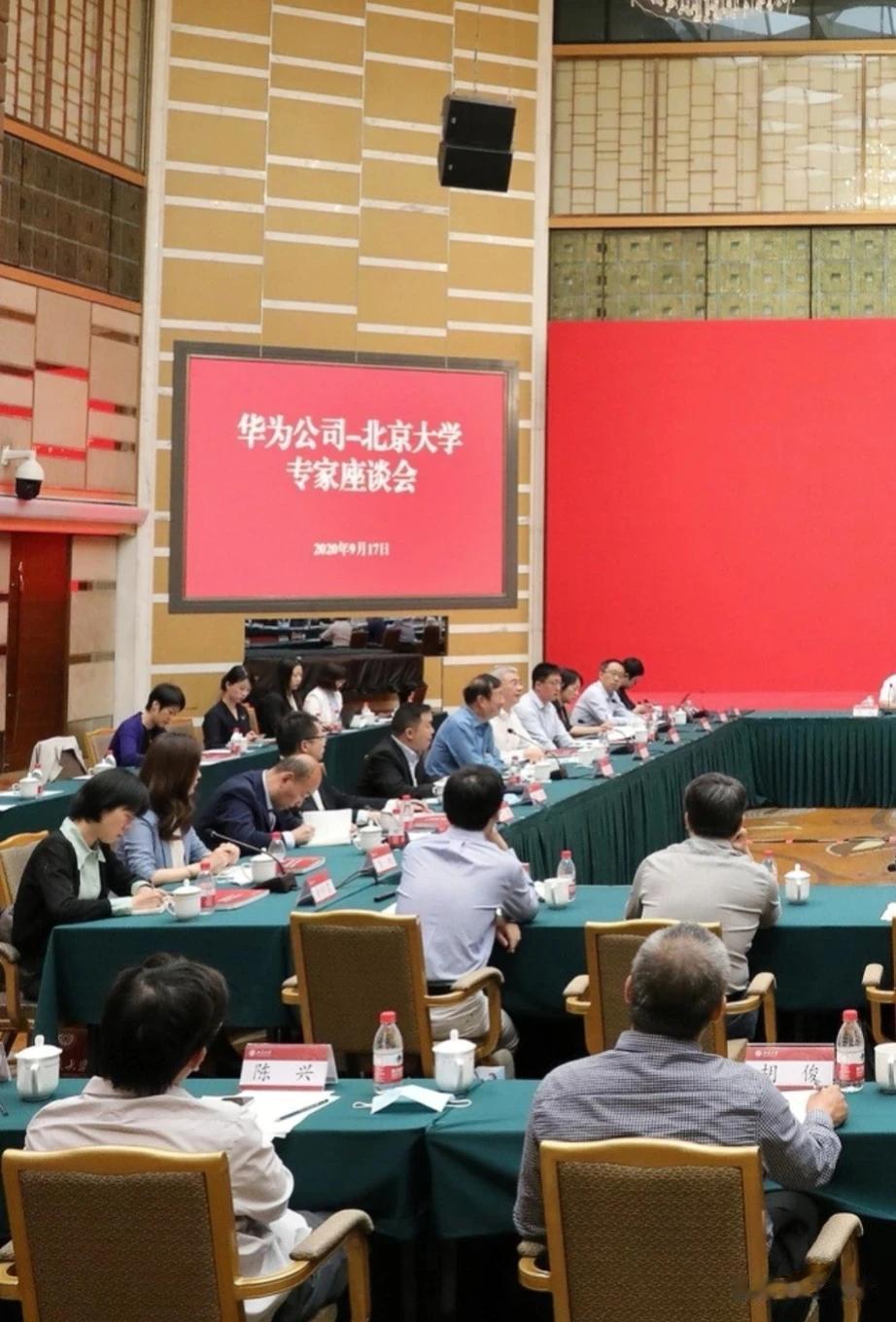 不少人误以为，华为是一家国企或省企，其实不然，它是地地道道的私人企业！

之所以