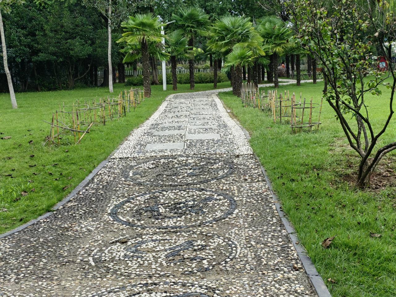 山西长治壶关县百尺中学，某教师在维持教学秩序时，把一名学生打得左侧脸部满是於痕、