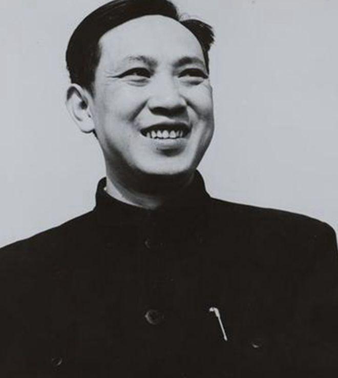 1966年，毛主席最信赖的秘书，前途一片大好的田家英突然在中南海上吊自杀，消息传