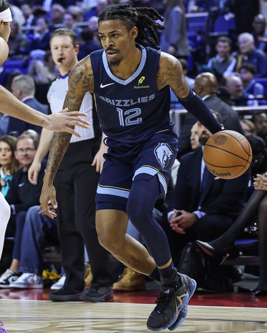 莫兰特上脚Ja 3施华洛世奇。莫兰特新赛季篮不住