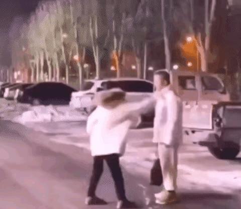 不得不说，第 一次见到男人如此打女人打出爱的感觉！本来以为可以看个热闹，没想到却