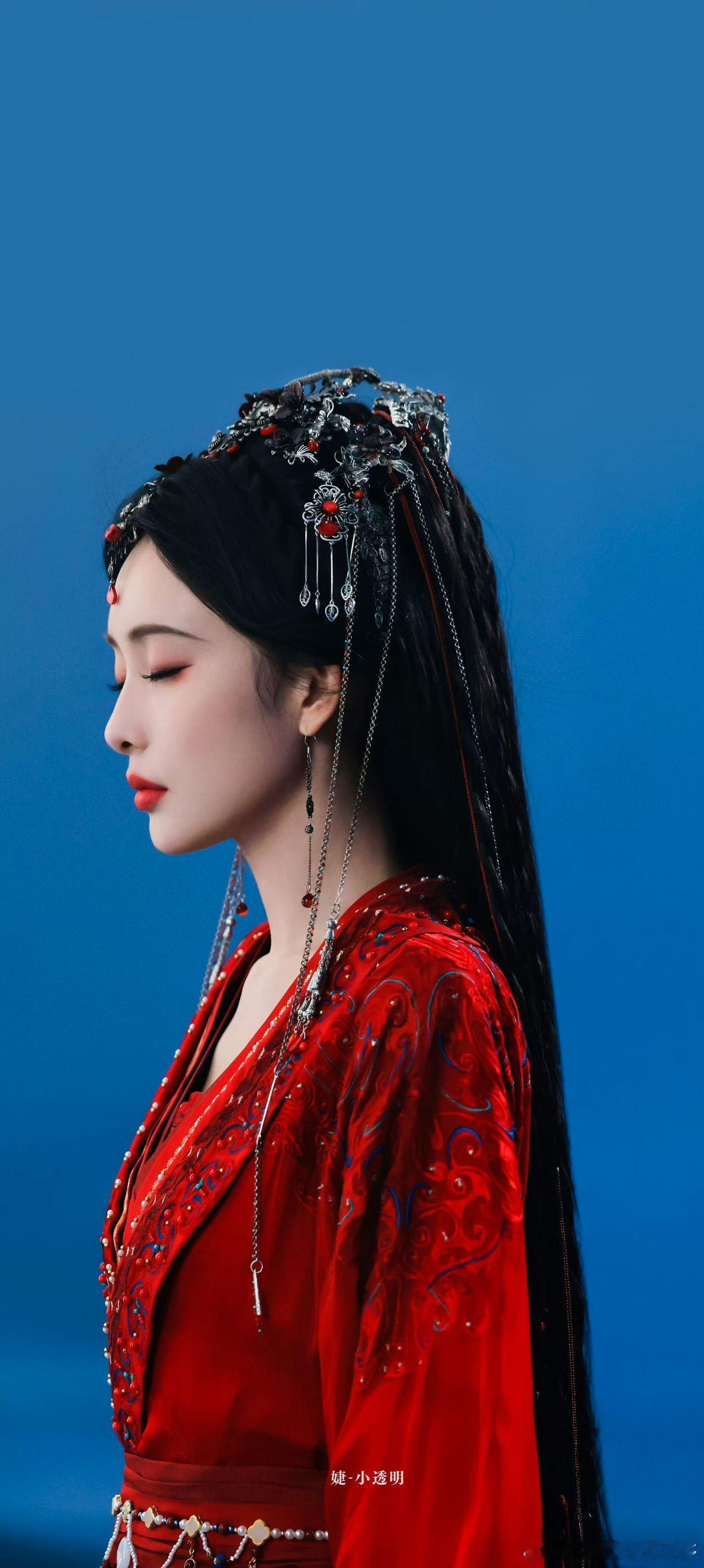 孟子义想演鬼百花杀谁能想到塑造大女主沈汐和的孟子义，私下偏爱惊悚鬼怪剧本，剧中魂