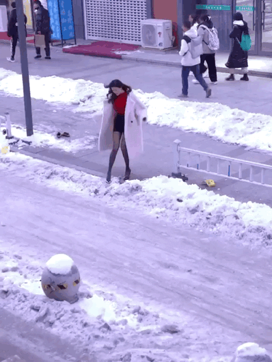 这个冬天很暖#这个冬天冷的很#