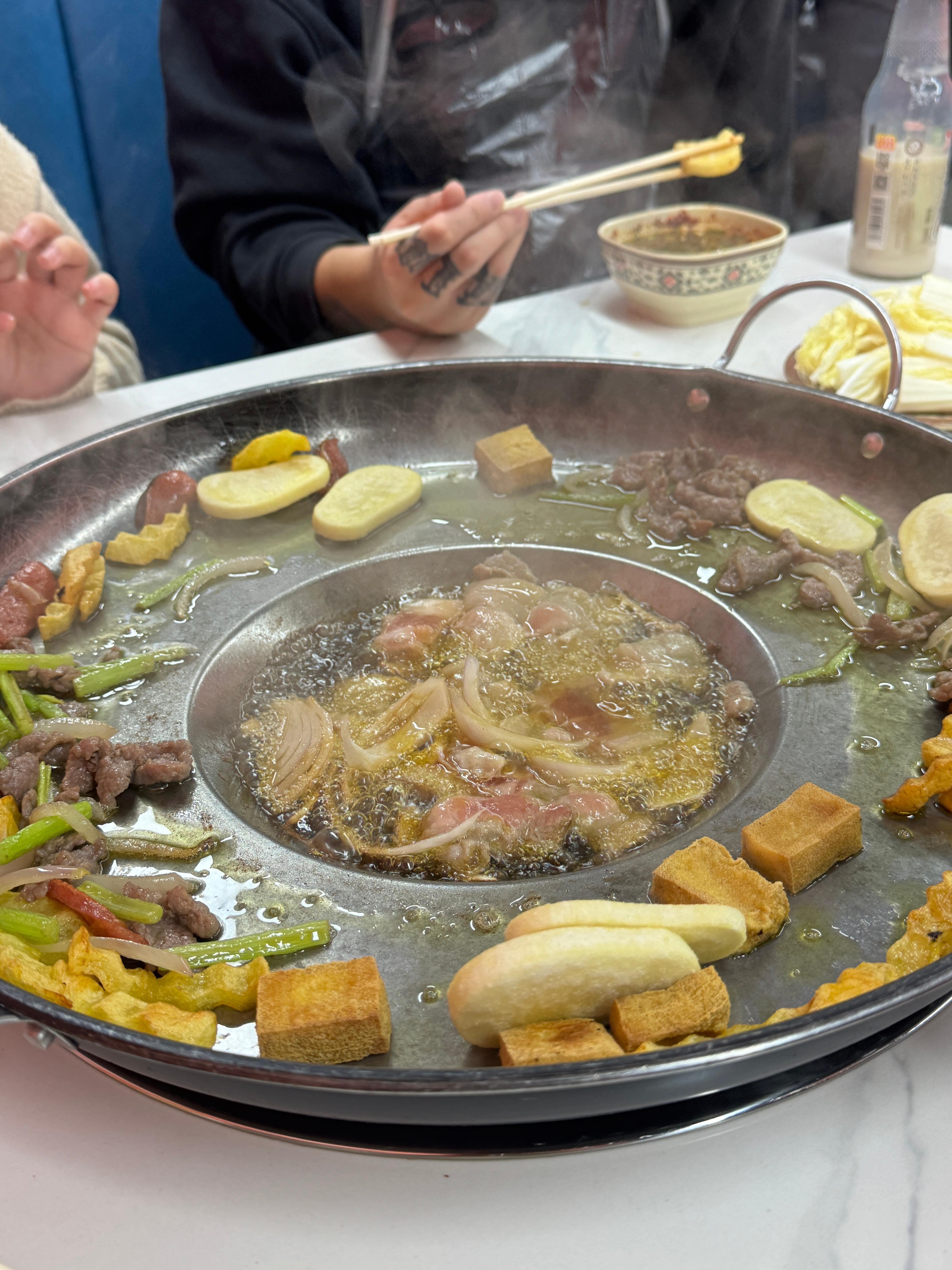 最近好喜欢吃贵州烙锅 蘸水真的给我美迷糊了 