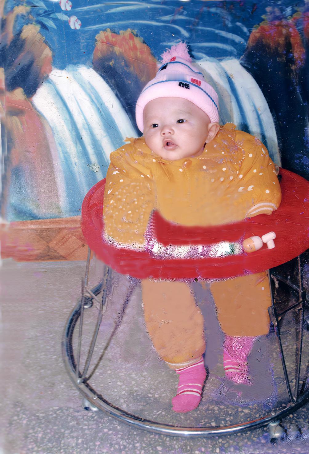 2000年7月12日吴东东的奶奶带着两岁的吴东东从四川坐火车到广州去看在广州打工