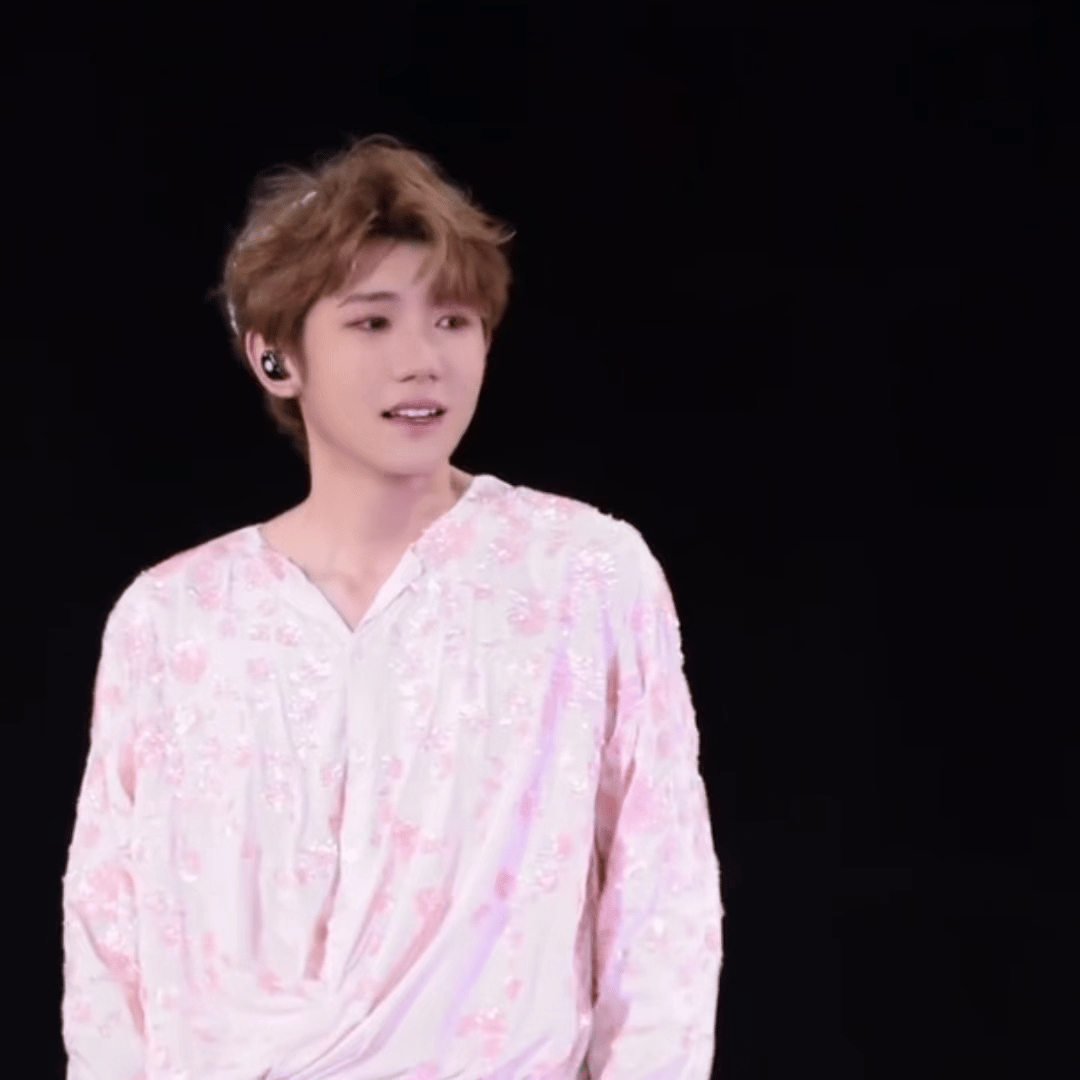 王源王源宇宙超级无敌大大狂欢巡演 没有人觉得这段很可爱吗我真的要被这个要水喝的小
