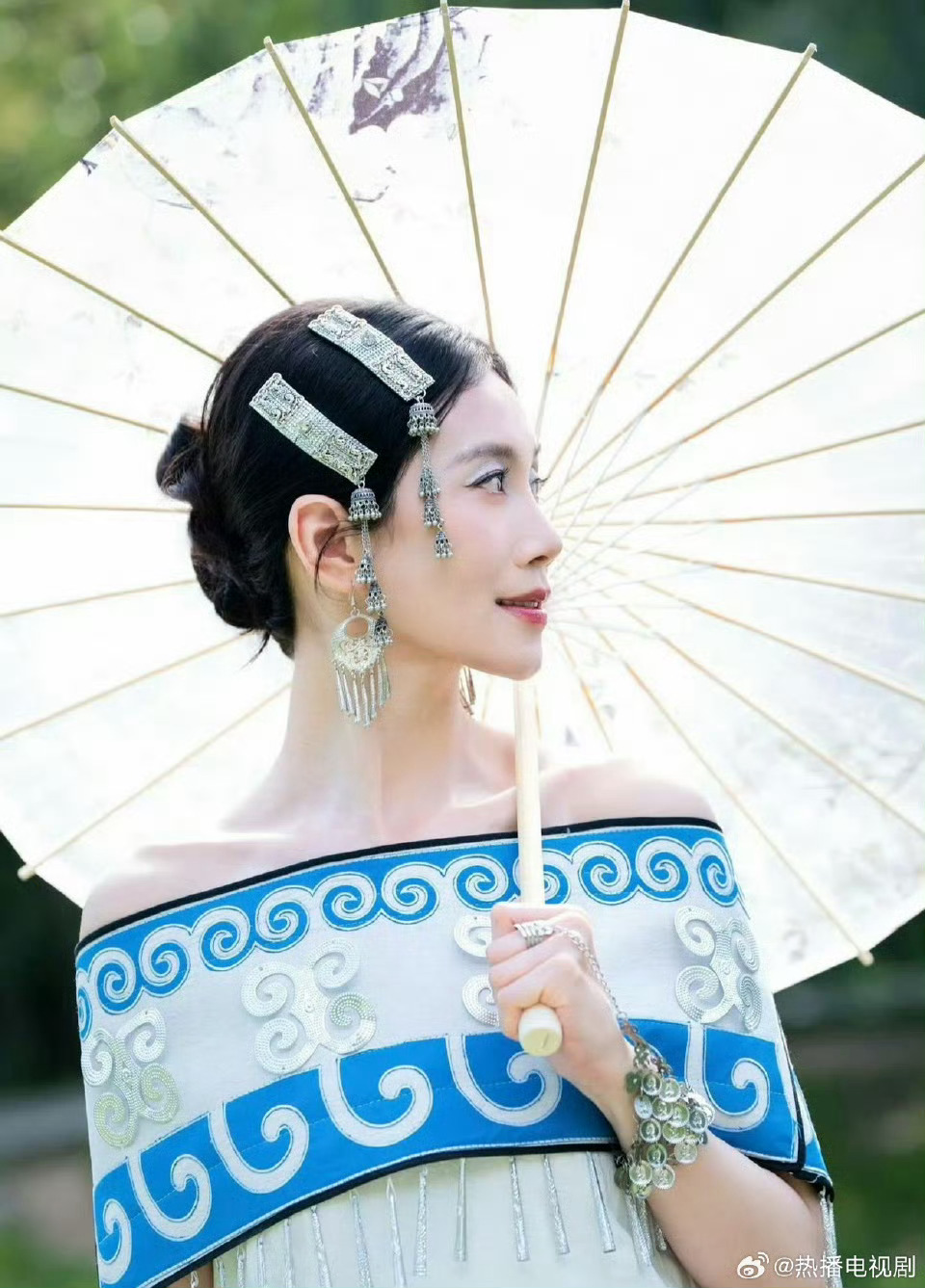 温峥嵘剪国风舞台温峥嵘《剪》舞台太绝了🌿指尖流转藏着东方意境，把国风韵味和细腻