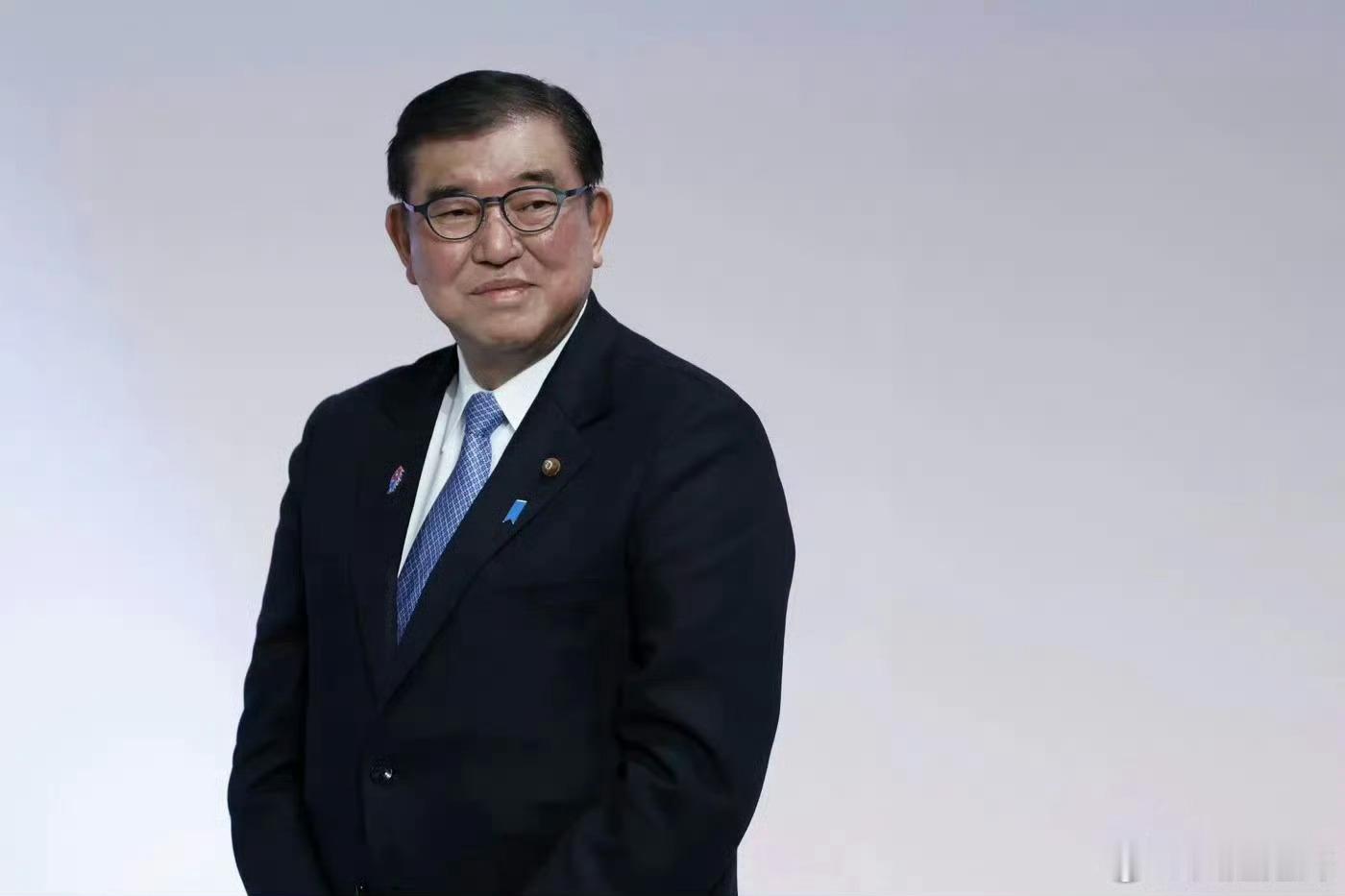 日相石破茂荣获“日本眼镜最佳佩戴者奖”。 ​​​