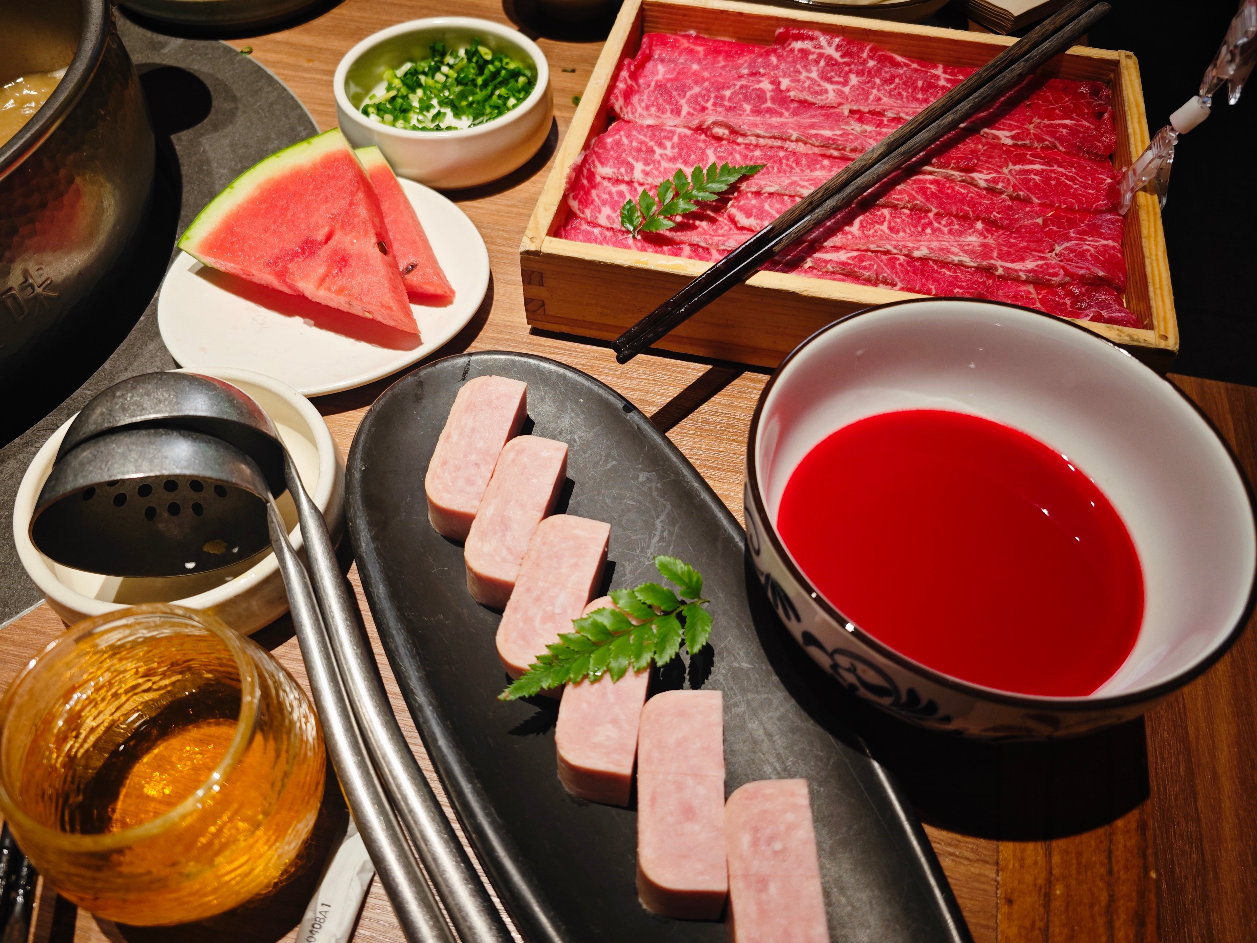 河南巴奴火锅，每次来河南必吃～巴奴一直走的高端路线对标个人觉得应该是海底捞，在河