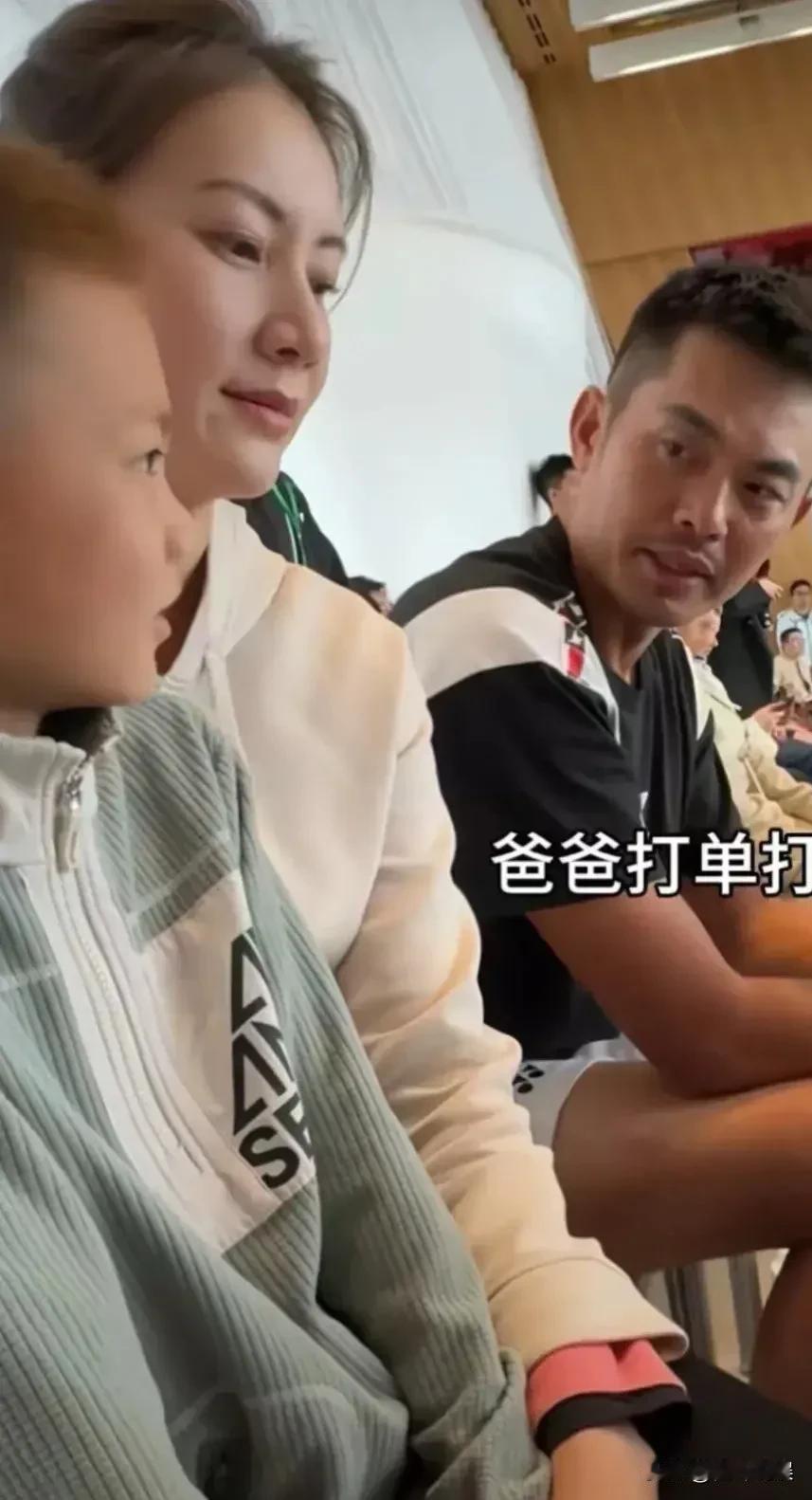 #谢杏芳和林丹早已貌合神离# 
林丹和谢杏芳原本是一对羽坛情侣，但是结婚林丹却出