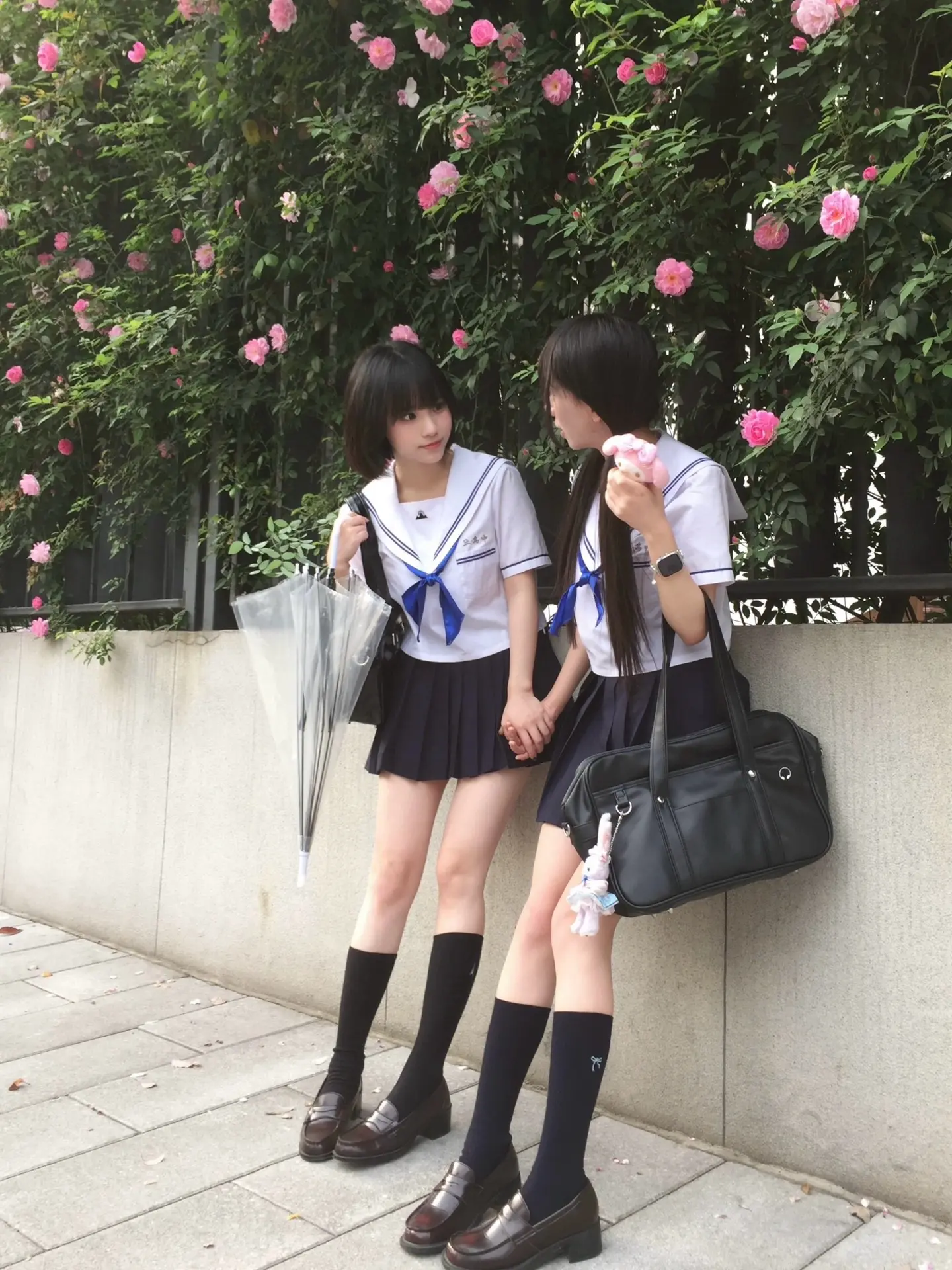 一个人是穿 两个人才是搭。