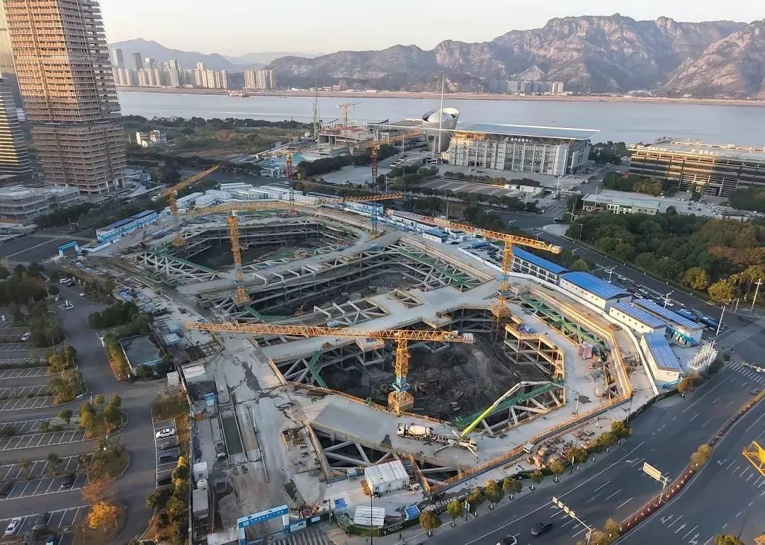 浙江第一高楼
位于浙江温州
高度为418米
现正在地下层的施工中
造这么高也代表