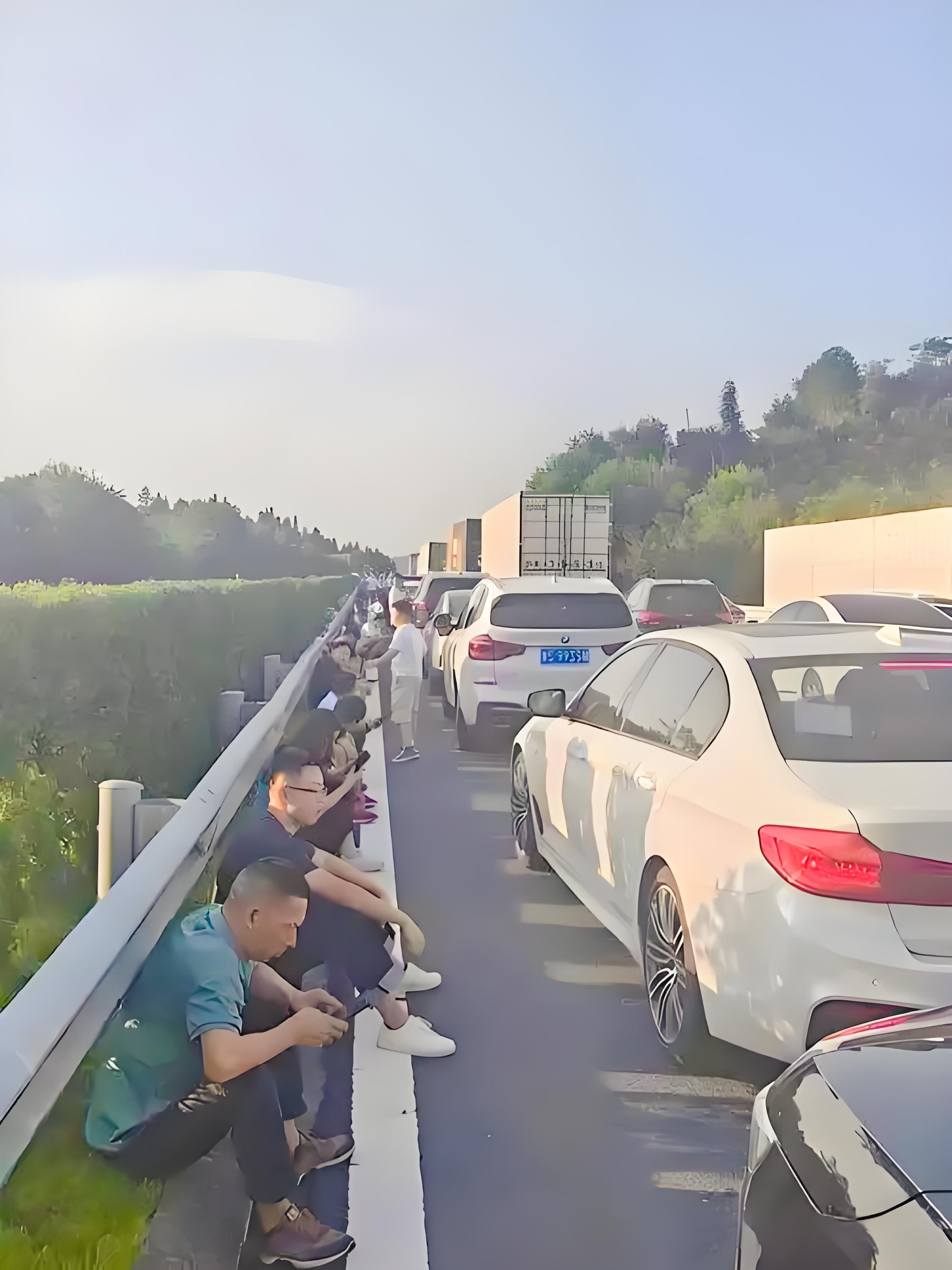 聪明的人已经提前出发了一出发，发现都是聪明人…… ​​​