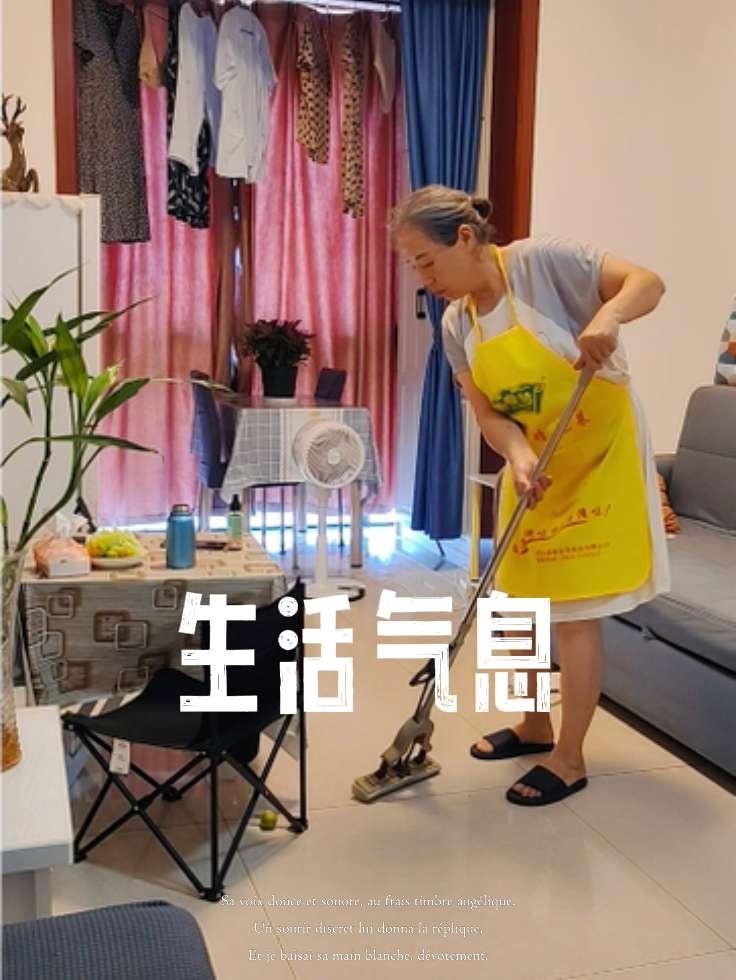 洗衣做饭收拾屋子，普通百姓的日子
一盘凉拌豇豆，一盘自制的酱肉，一碗鸡蛋软江叶汤