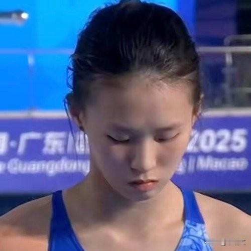 陈芋汐夺冠后泪崩！金牌看了一遍又一遍，5轮4次全场最高分太燃了！
 
十五运会跳