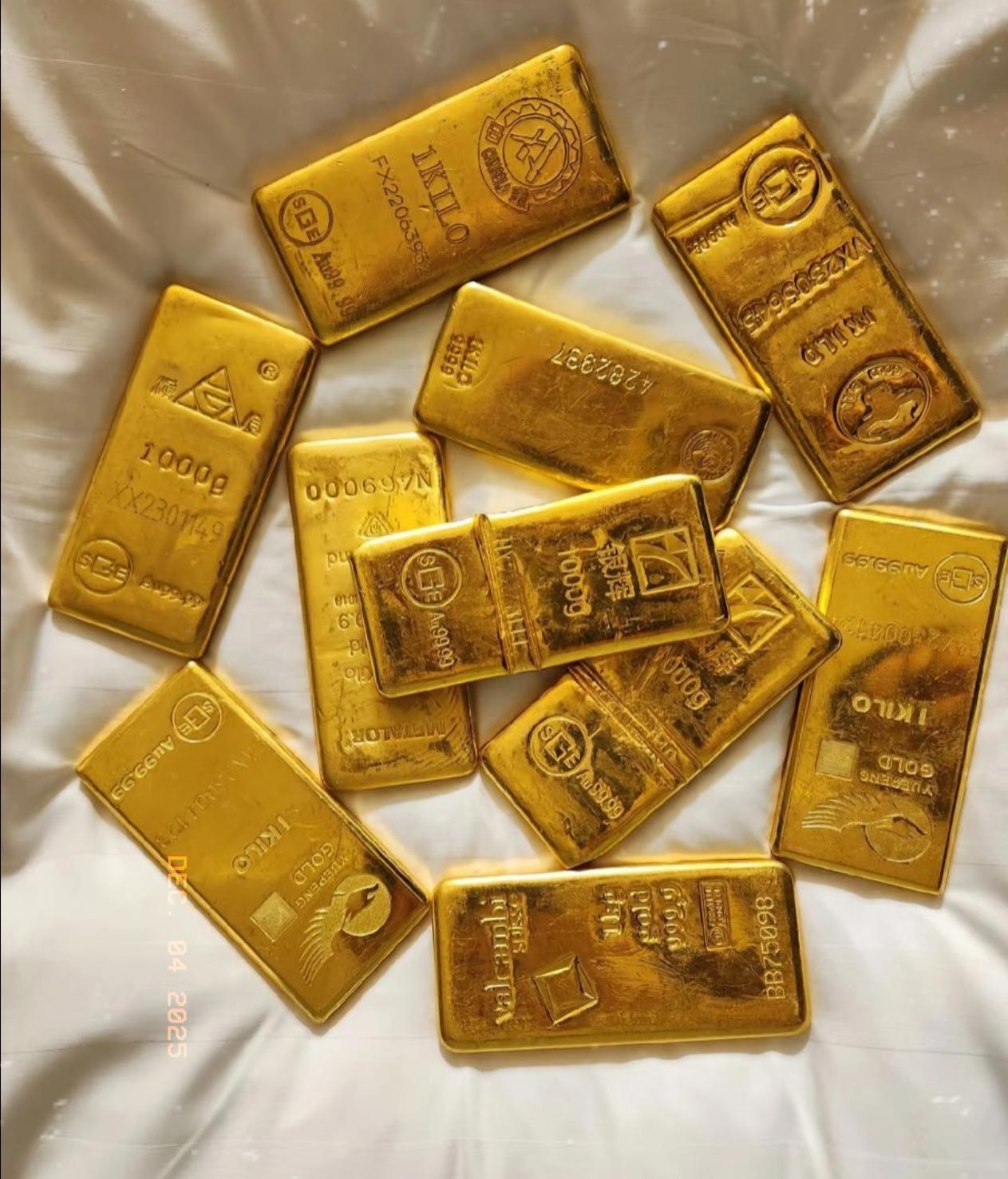 12月4日最新消息，
这金价反差也太离谱了！
市场金价明明一直在跌，走势也往下走