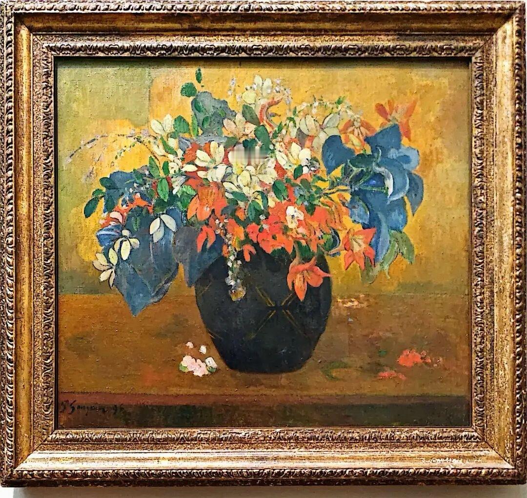 高更1896年的《一盆鲜花》。深黑陶罐盛放着塔希提热带繁花，彼时他旅居海岛，抛开