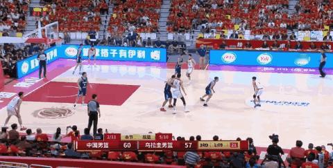 中国男篮大将焦泊乔真是太强硬了！在今天进行的中国男篮和乌拉圭男篮的友谊赛中，当时