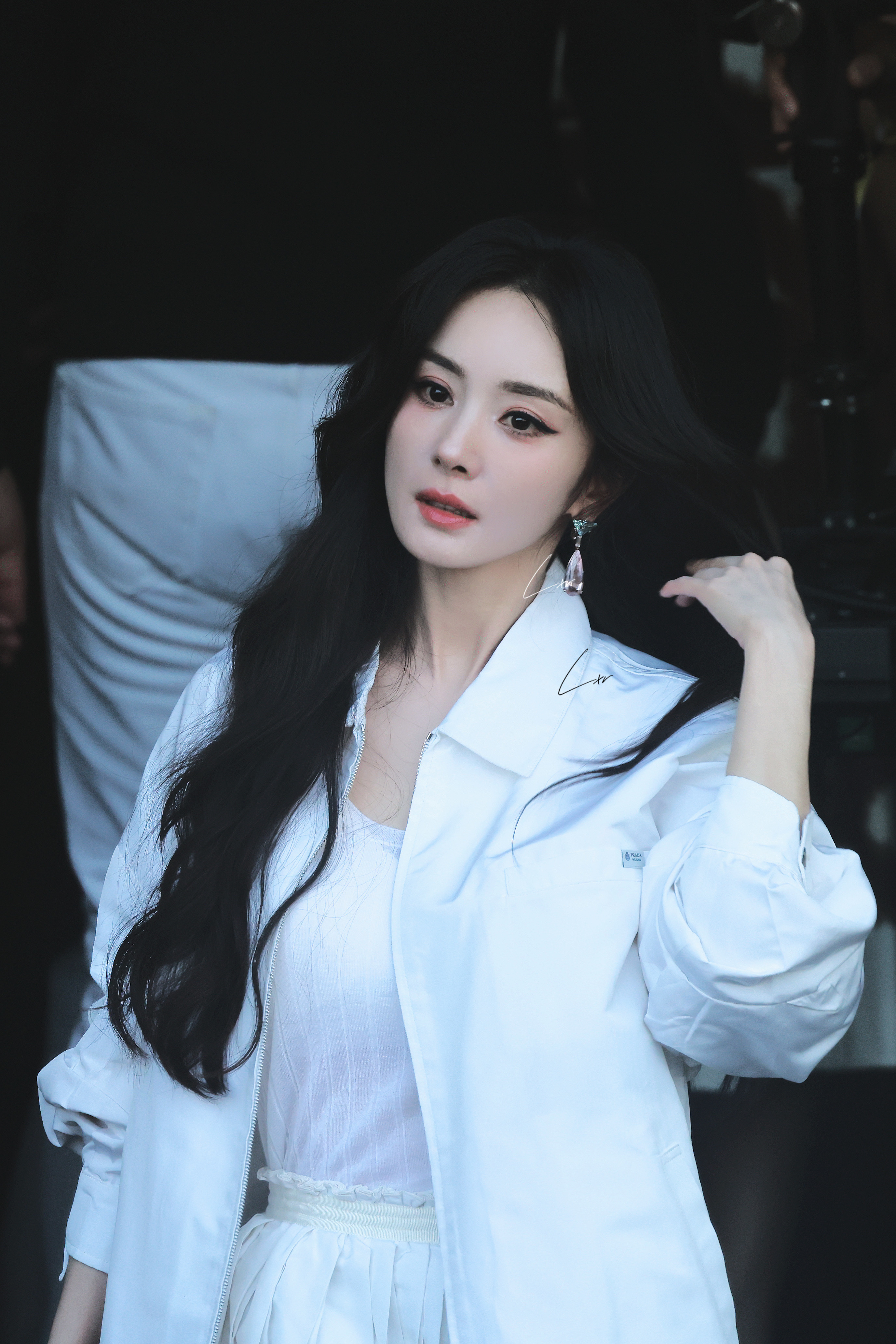 Prada大秀同一位摄影师拍的杨幂和柳智敏 