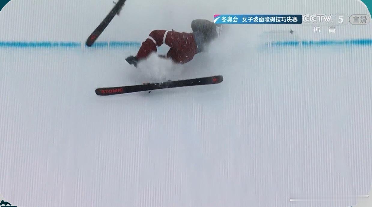 现在暂排在第三的奥尔德姆在第二次滑行时摔了一跤全民聊冬奥