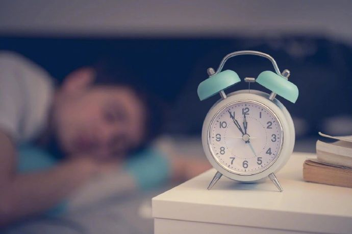 【#极度缺觉的10种表现#】#极度缺觉的表现#  一个缺觉的人，即使嘴上不说，身