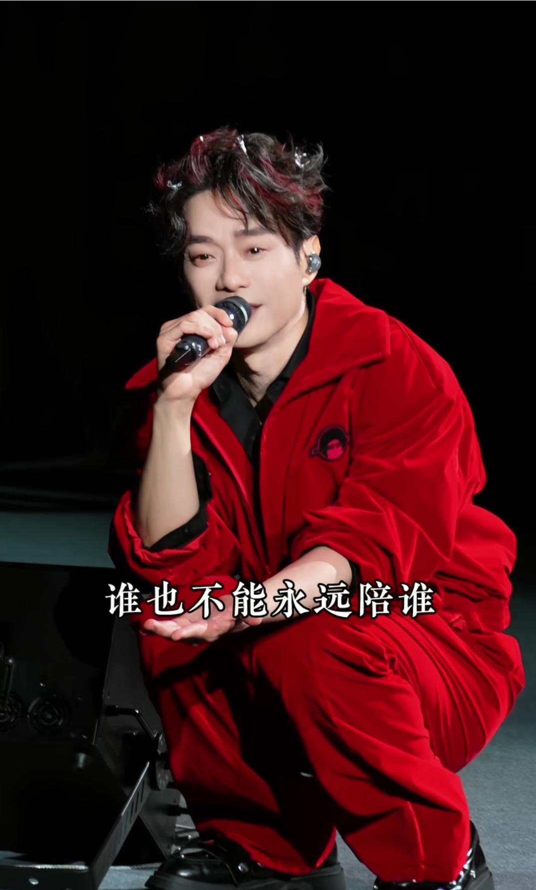 当你孤单还会想起谁，这首歌当年我是反复听，总觉得很好听，还喜欢他演的电视剧，也是