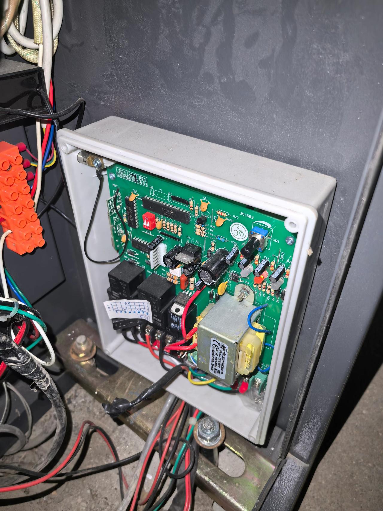 做家电维修真的很丢脸吗?靠技术吃饭的，没觉得丢脸，即使掏大粪一年挣个十万八万的，