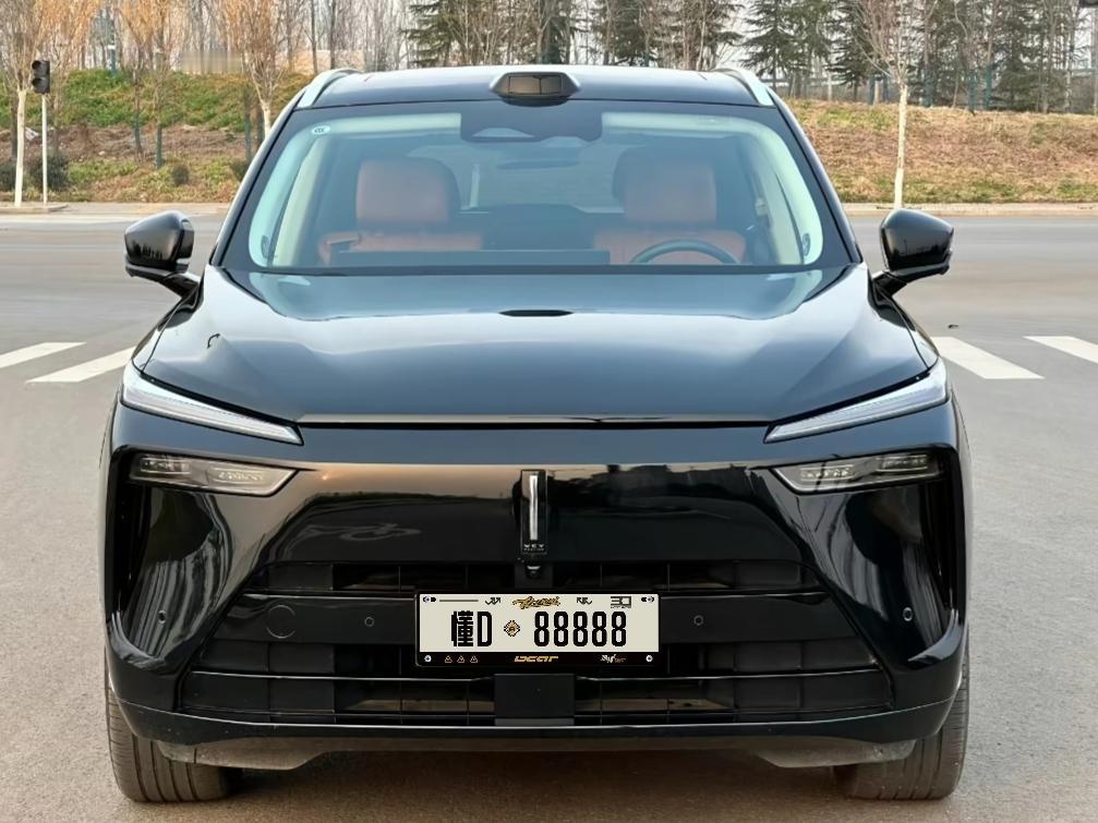 魏牌蓝山凭借着大六座的空间，混动省油的优点，上市以后口碑一直不错，是不少家庭用车