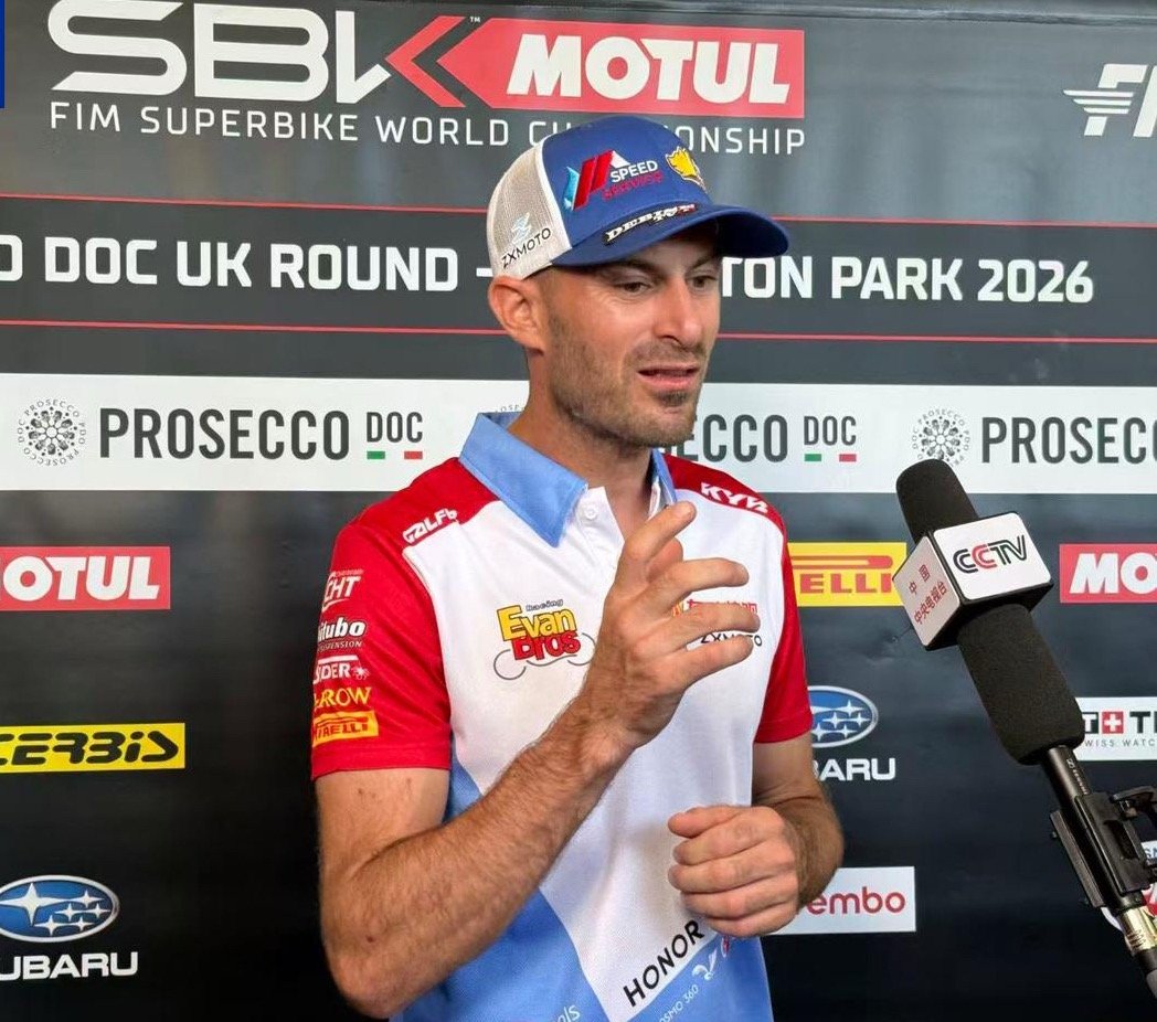 张雪机车获多宁顿站首回合第八名2026世界超级摩托车锦标赛（WSBK）英国站Wo