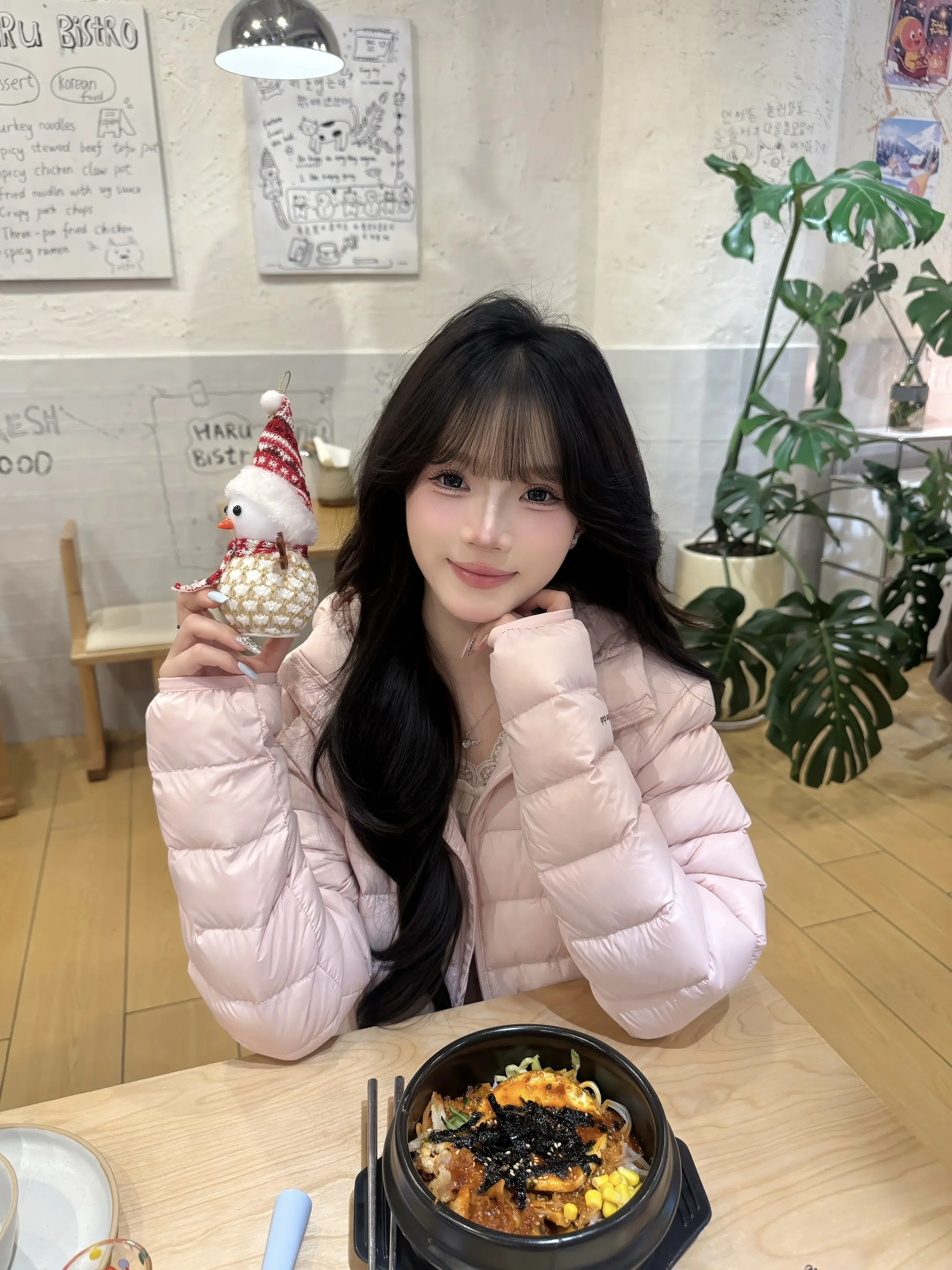 你怎么老是和别的女生说话 你的世界只能有两件事 陪我和等我 懂吗