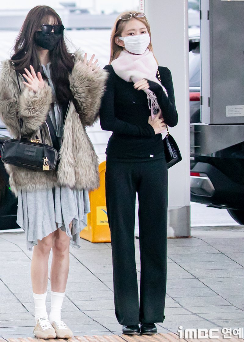 我不行了右边那个是保镖吗 这么爱吹时尚感还不是因为建模不好