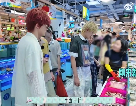 张极这讲价也是练出来了 从团综开始到现在，张极的讲价技能简直开了挂！一开始他还会