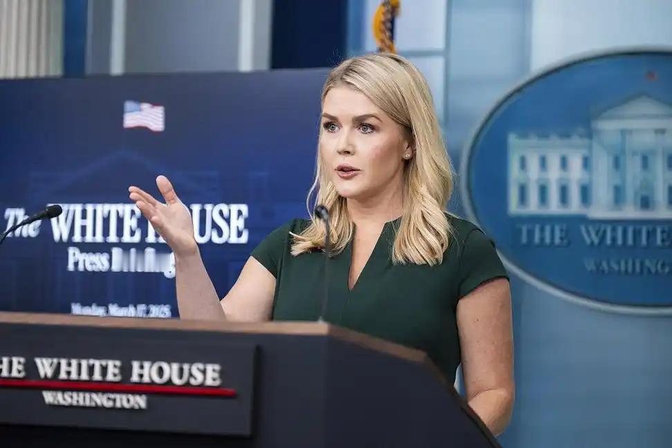 白宫：特朗普不排除动用武力获得格陵兰！
1月6日，法新社报道，白宫新闻秘书莱维特