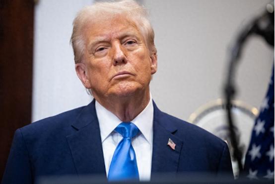 4月26号特朗普接受采访的时候，直接把矛头对准了民主党，他说美国这几年的政治暴力