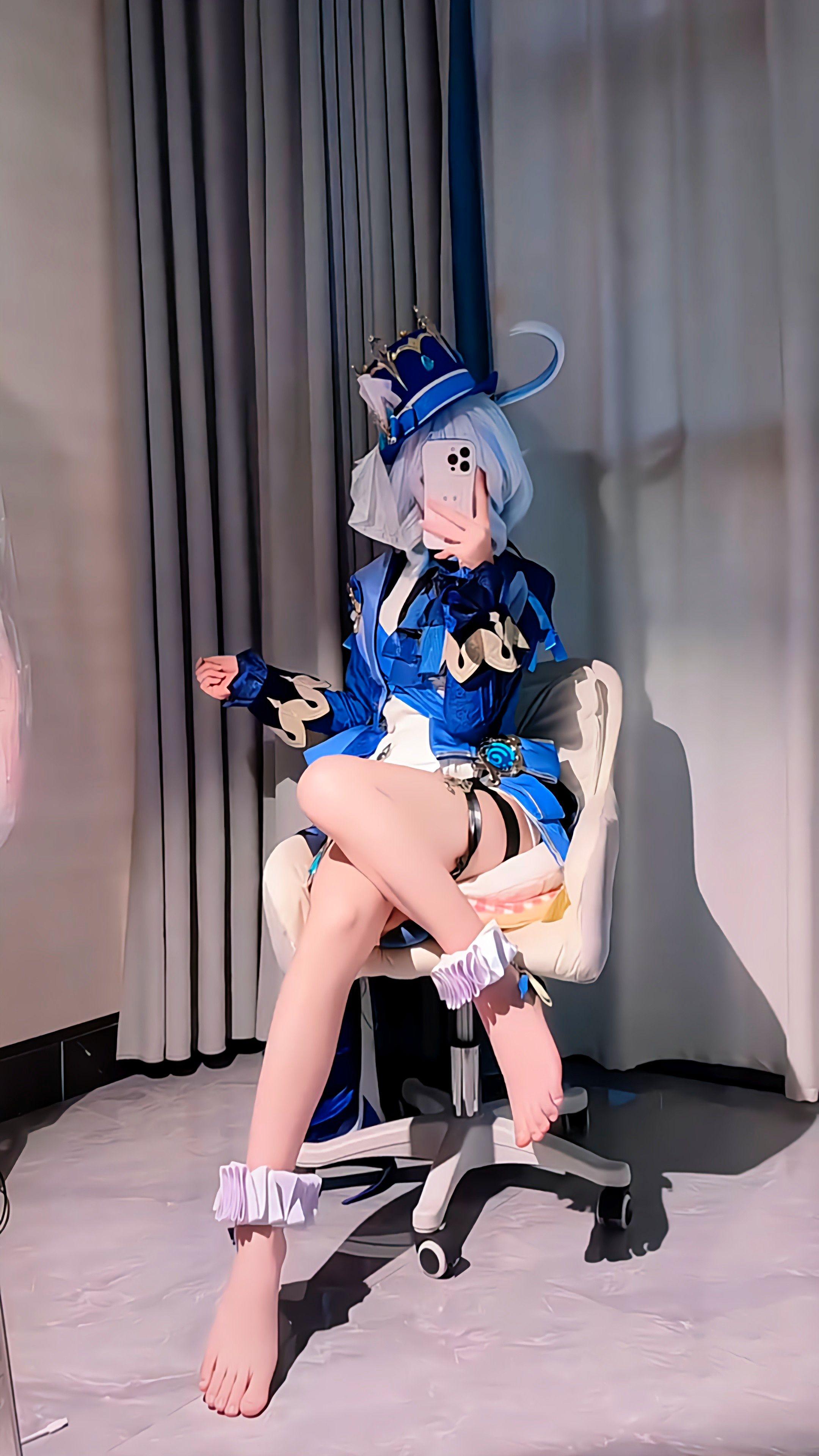 三选一哦。给我擦皮鞋～（发果口音）