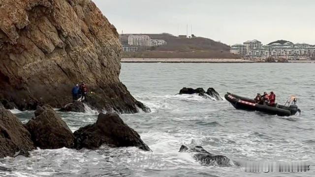 [4驴友遇涨潮 女驴友2次落海身亡]，原因无非就4点。
1.网上约玩这种事本就荒