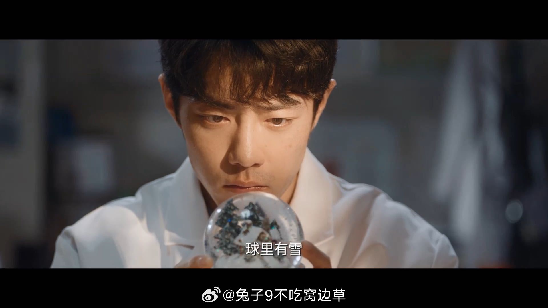肖战新剧角色怕雪肖战姜妍的对手戏 小城良方里刘铮亮怕雪，每年只有夏天回家，自己为