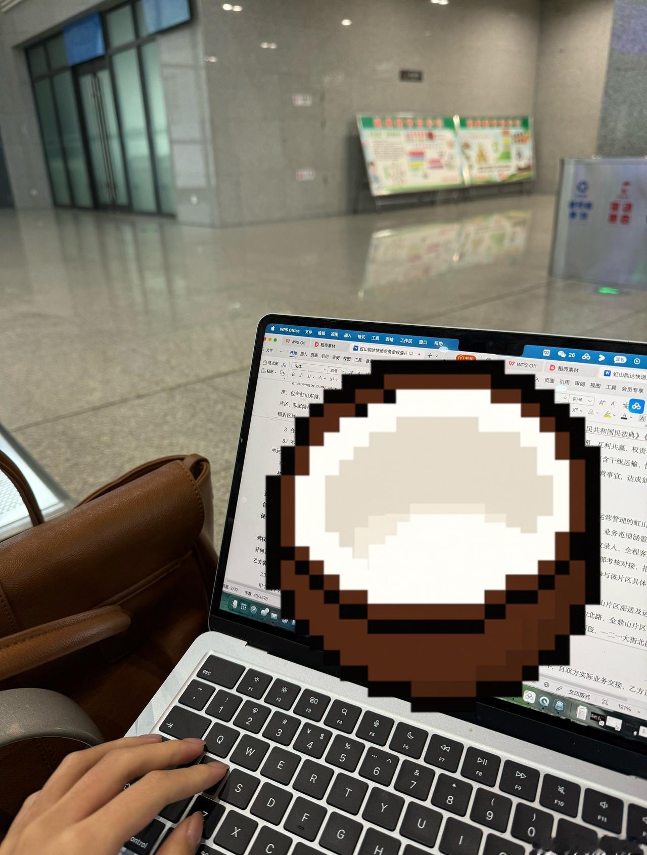 比镇雄天气还要冷酷的 是在高铁站改合同的我 ​​​