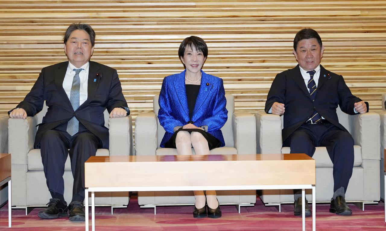 被美挂断电话后，高市早苗急了，拒绝撤回涉台言论，这件事看似是一场外交小插曲，实则