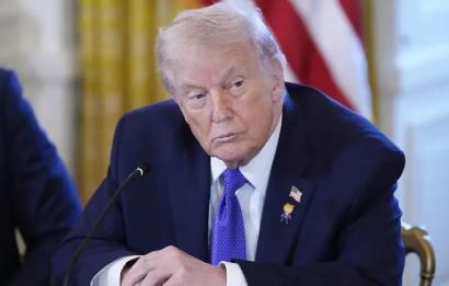 美国对伊朗出手了，这次还是经济领域，下一次就可能是军事领域了。
 
近期美国对伊