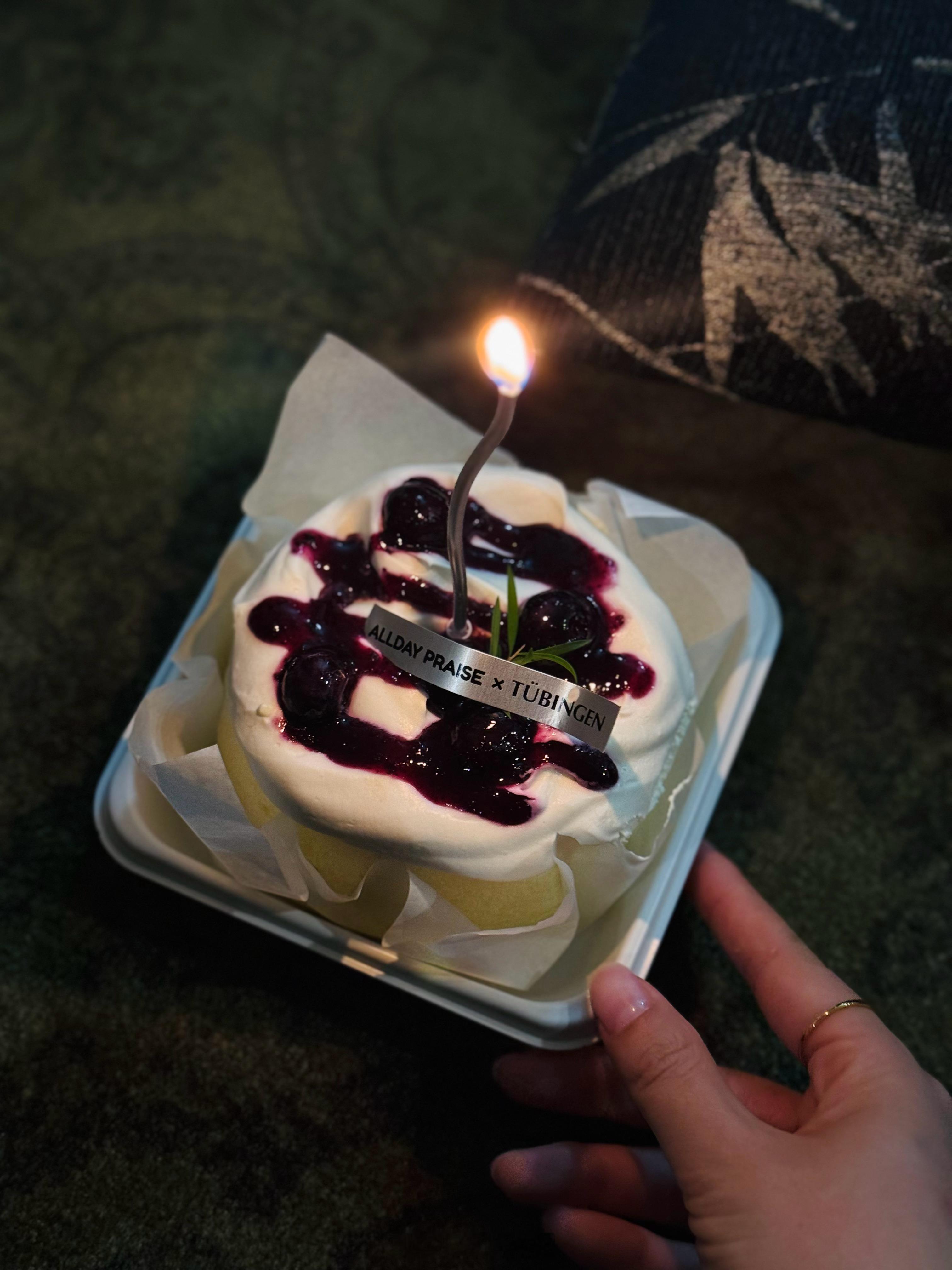 不过生日也爱吃小蛋糕就是我了！！  ​​​