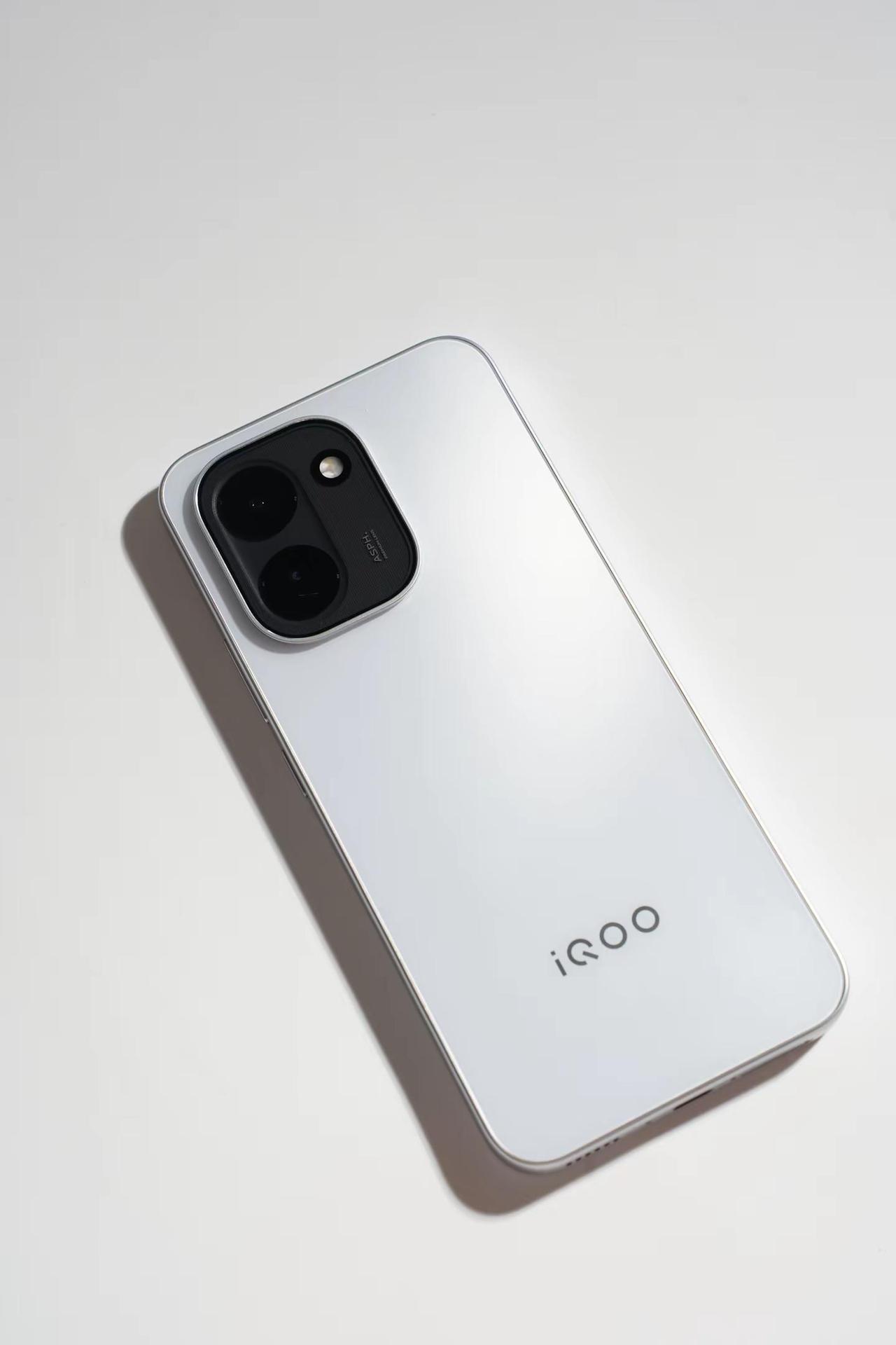 iqooZ11中端机已经卡卡乱杀了吗？。其实iqoo Z11是一款很好的机子，很